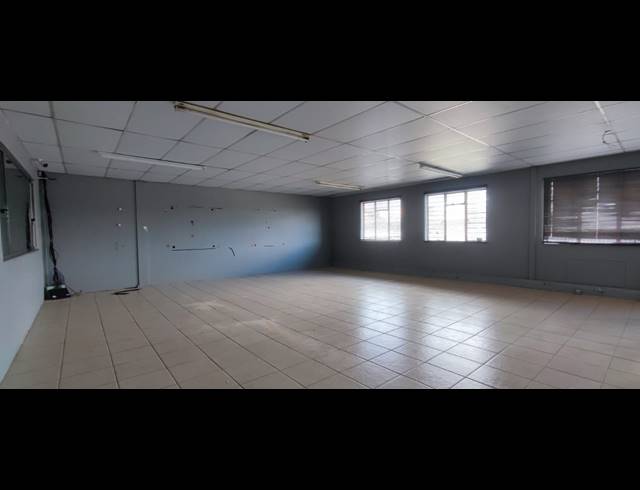 1,033M² WAREHOUSE TO LET IN SAMRAND BUSINESS PARK